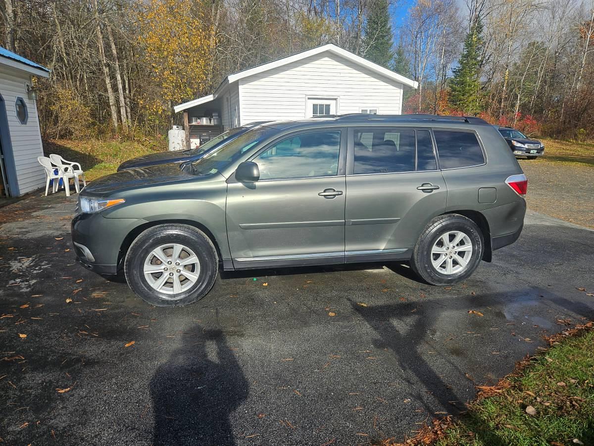 Used 2012 Toyota Highlander SE