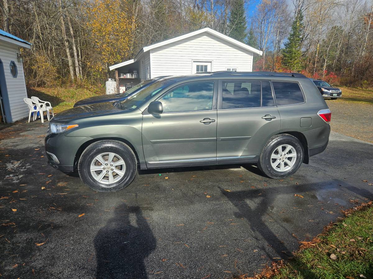 Used 2012 Toyota Highlander SE