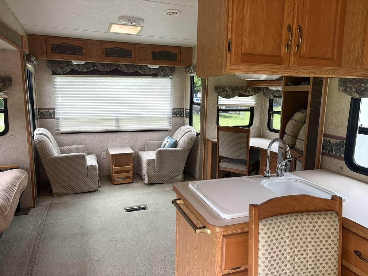 Used 2005 Keystone Fifth Wheel Trailer