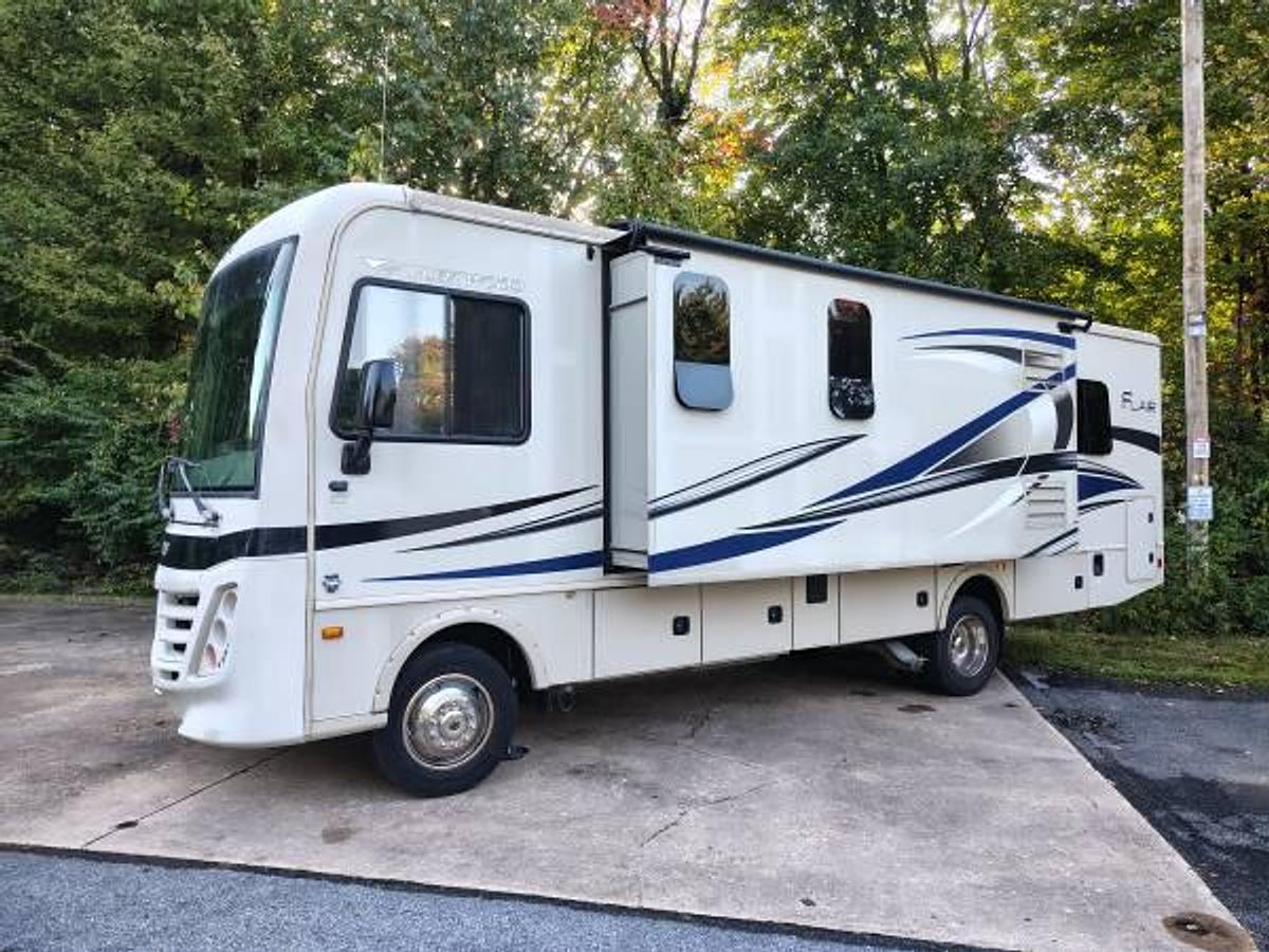 Used 2017 Fleetwood Flair 29T