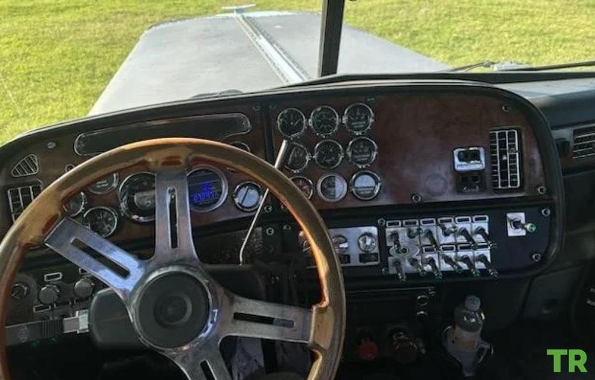 Used 2002 Peterbilt 379 Day Cab