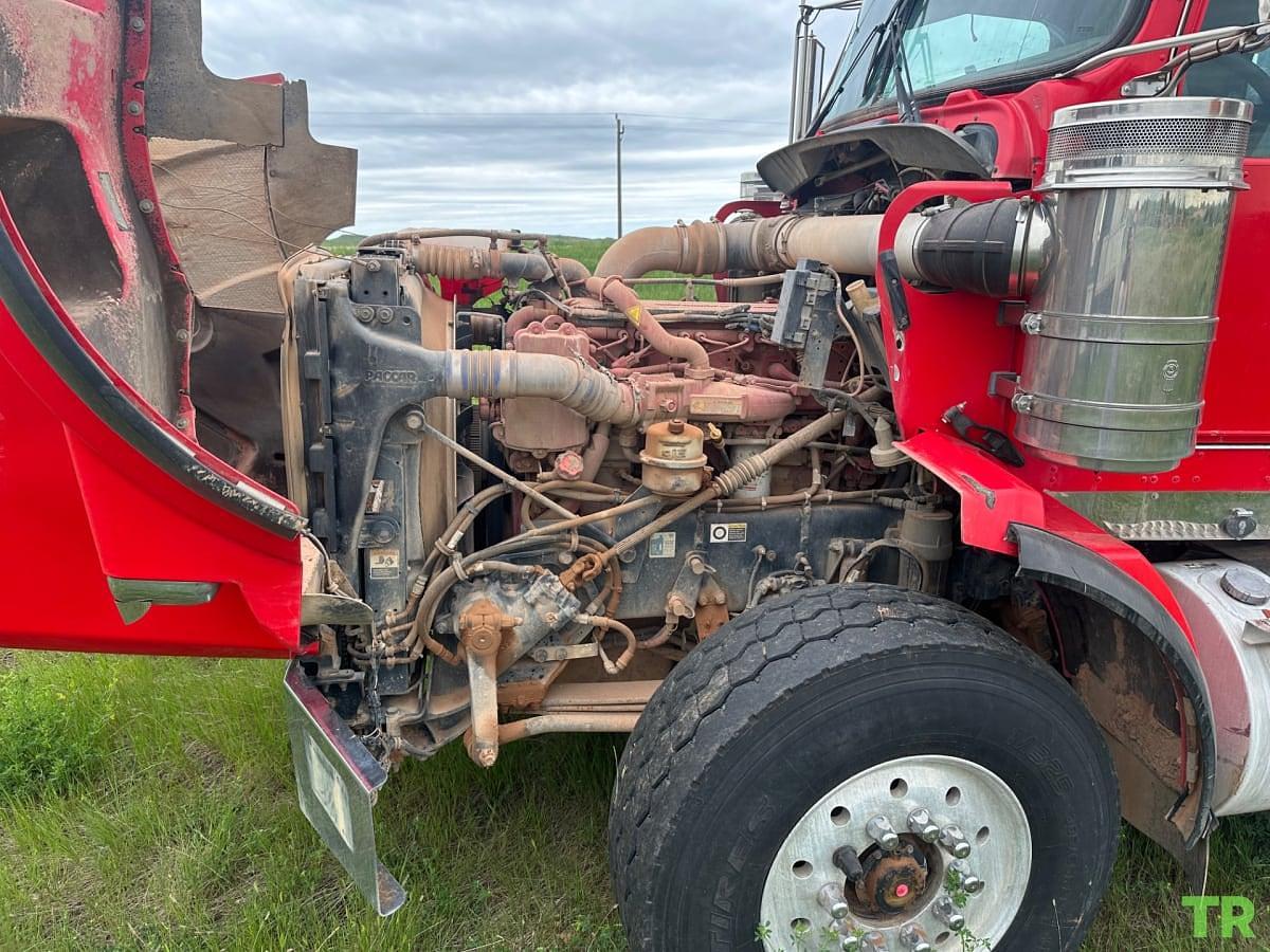 Used 2015 Kenworth T800 Sleeper Semi Truck