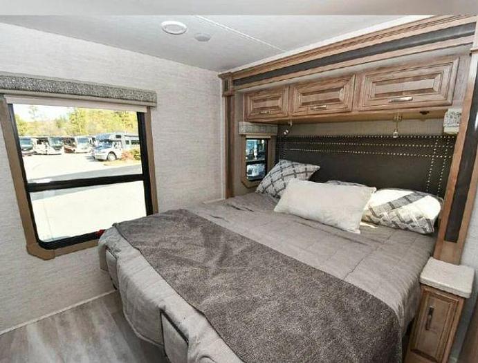 Used 2021 Jayco Seneca 37K