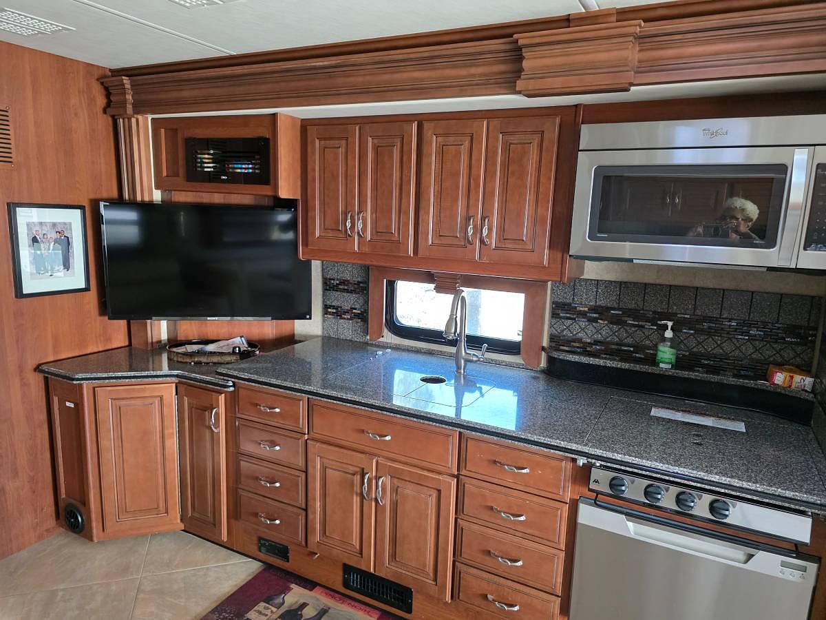 Used 2015 Fleetwood Discovery 40G Class A Motorhome