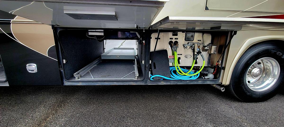 Used 2009 Country Coach Allure 470