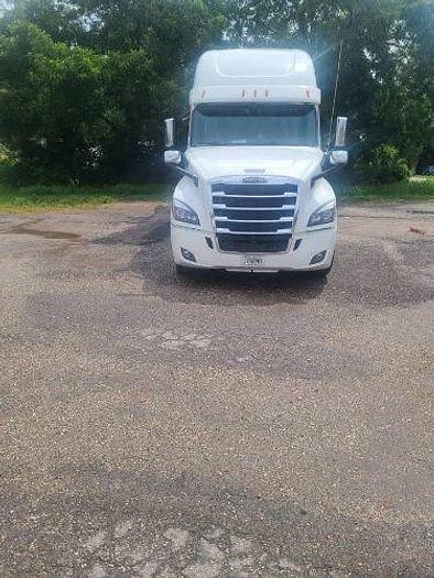 Used 2018 Freightliner Cascadia DD15 & 2016 Utility Trailer & 2011 Utility Trailer