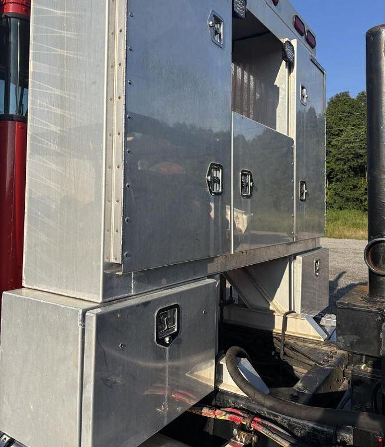 Used 2006 Kenworth T800 Wide Nose Day Cab Semi Truck