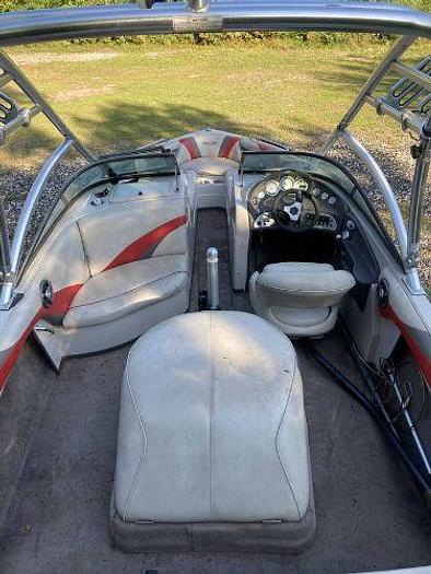 Used 2007 Moomba Mobius Ski / Wakeboarding Boat