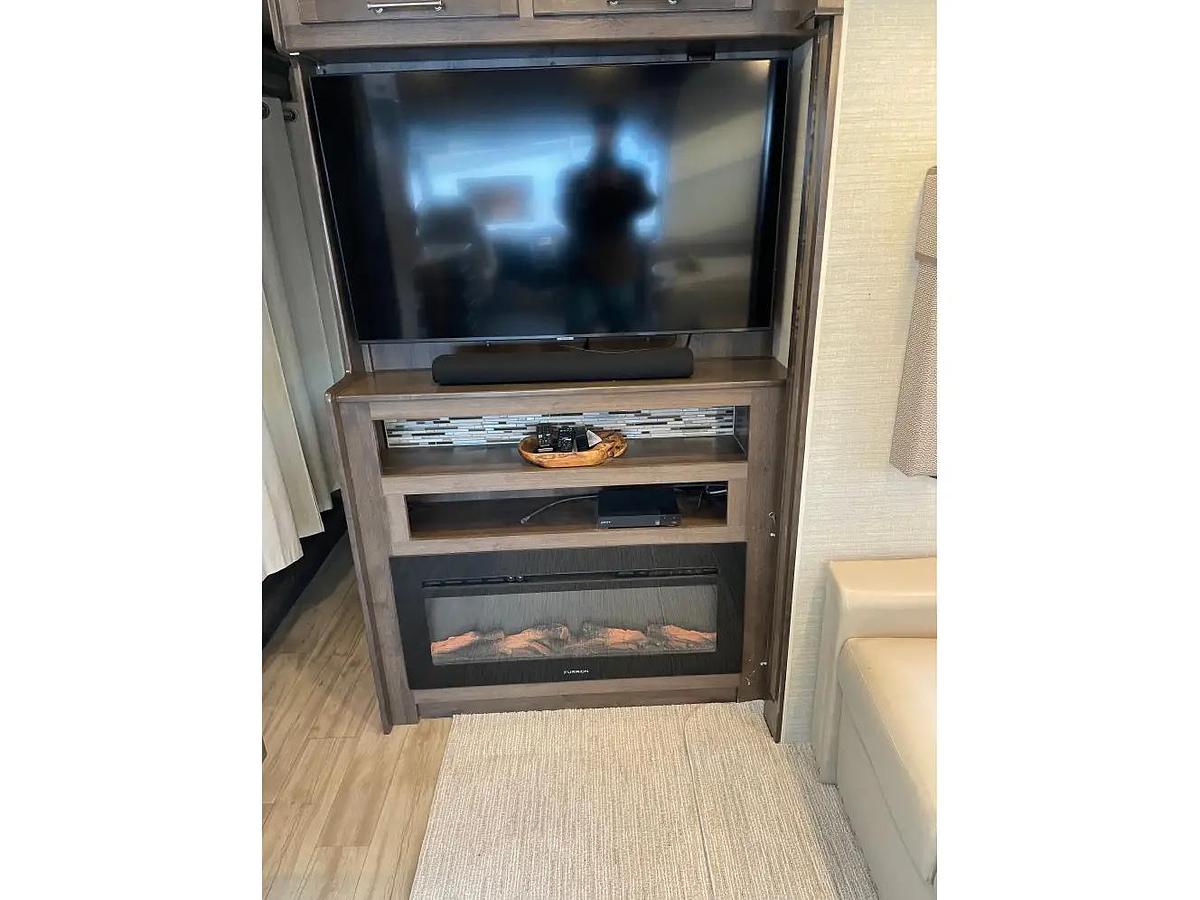 Used 2019 Entegra Emblem 36T