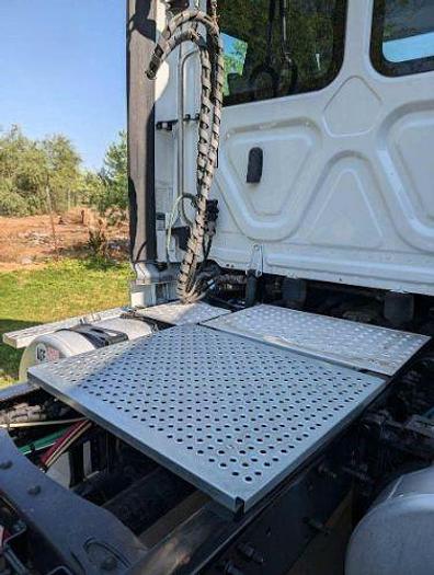 Used 2018 Freightliner Cascadia 125