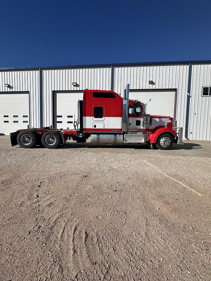 Used 2019 Kenworth W900