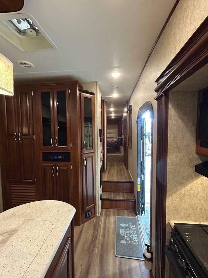 Used 2017 Forest River Wildcat 29RLX Fifth Wheel