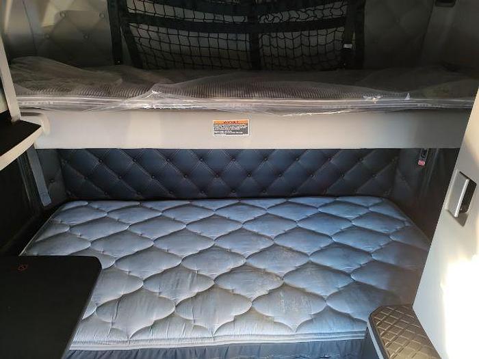 Used 2022 KENWORTH T880