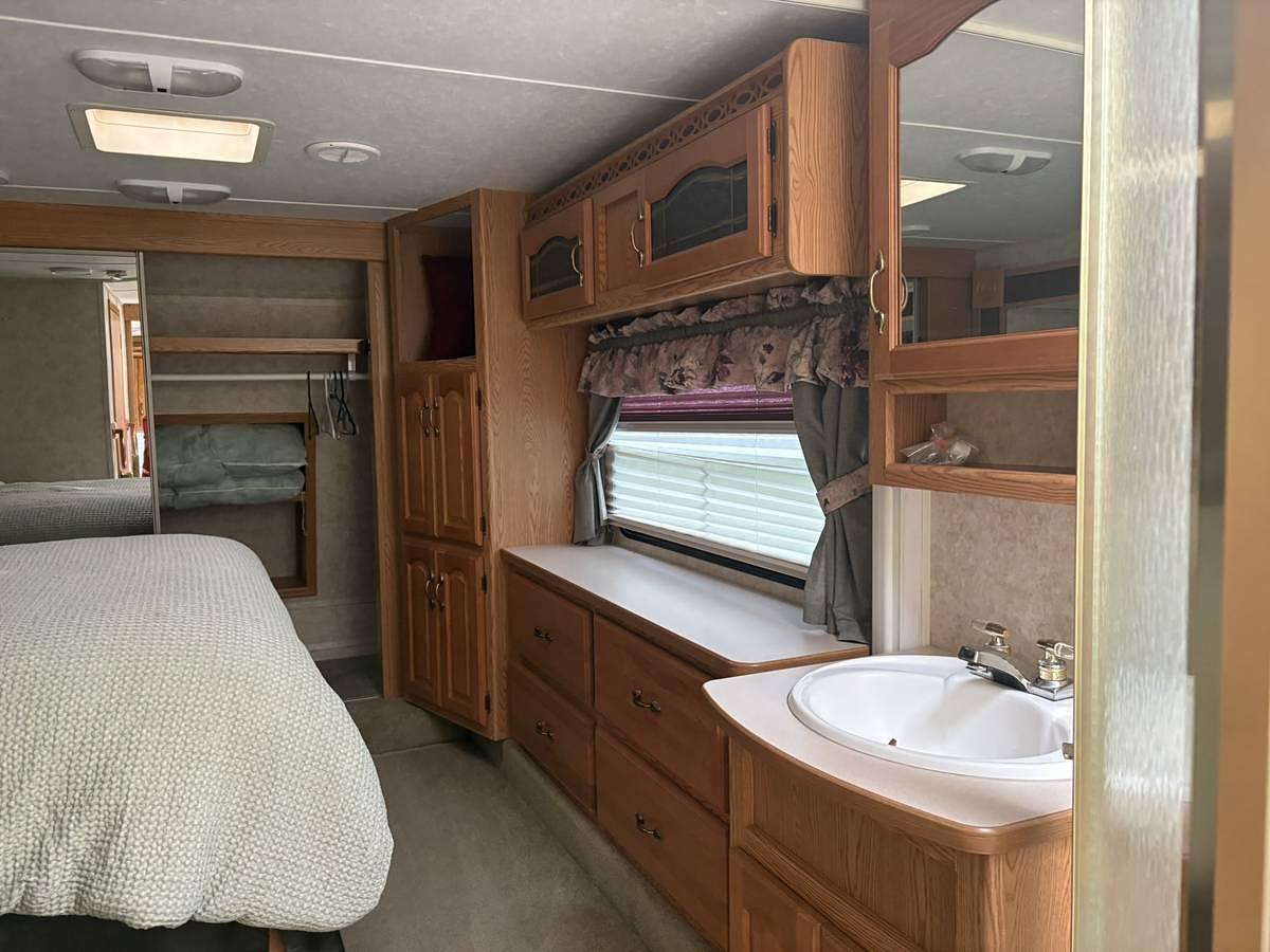 Used 2005 Keystone Fifth Wheel Trailer