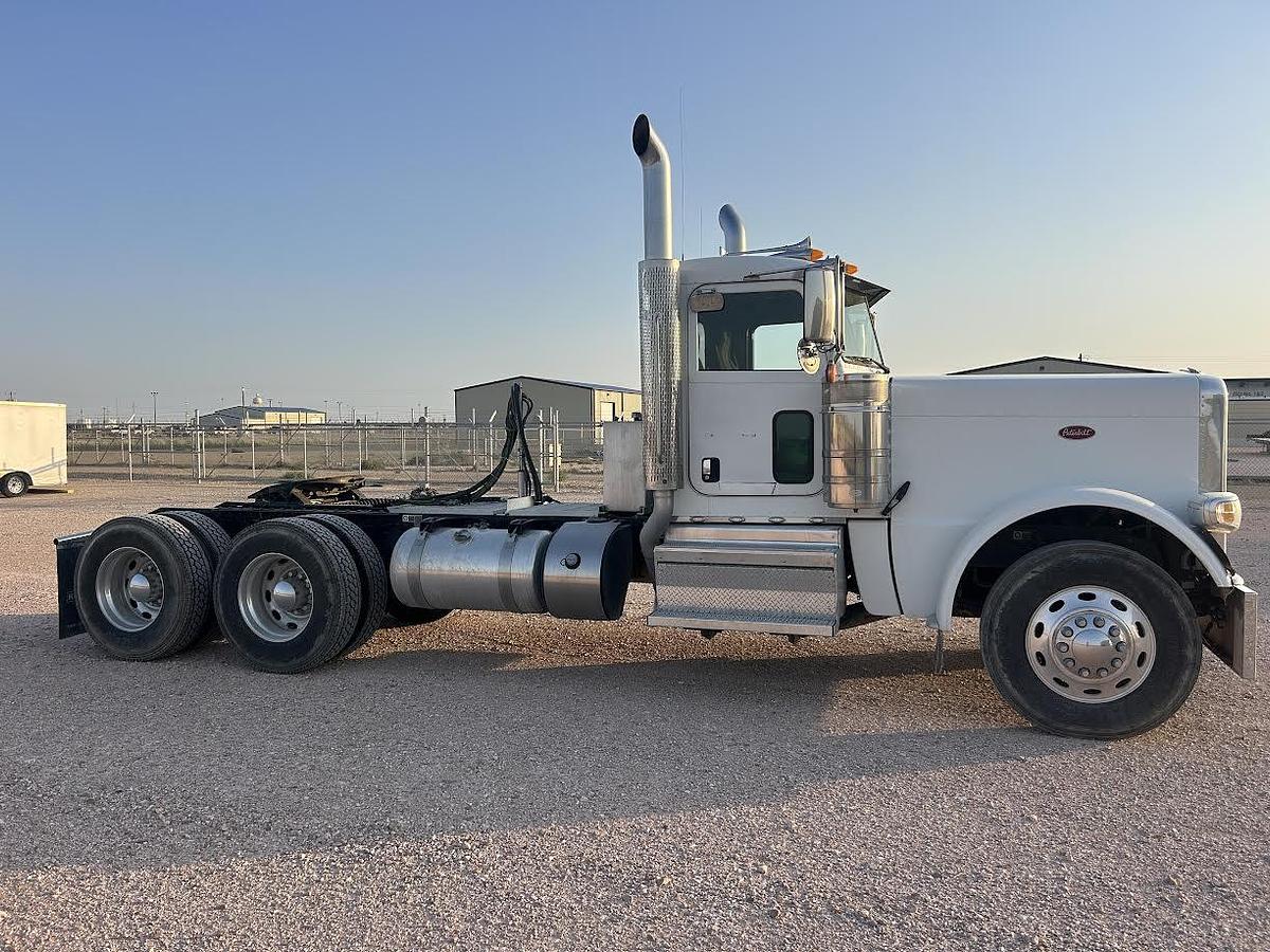 Used 2020 Peterbilt 389 Day Cab