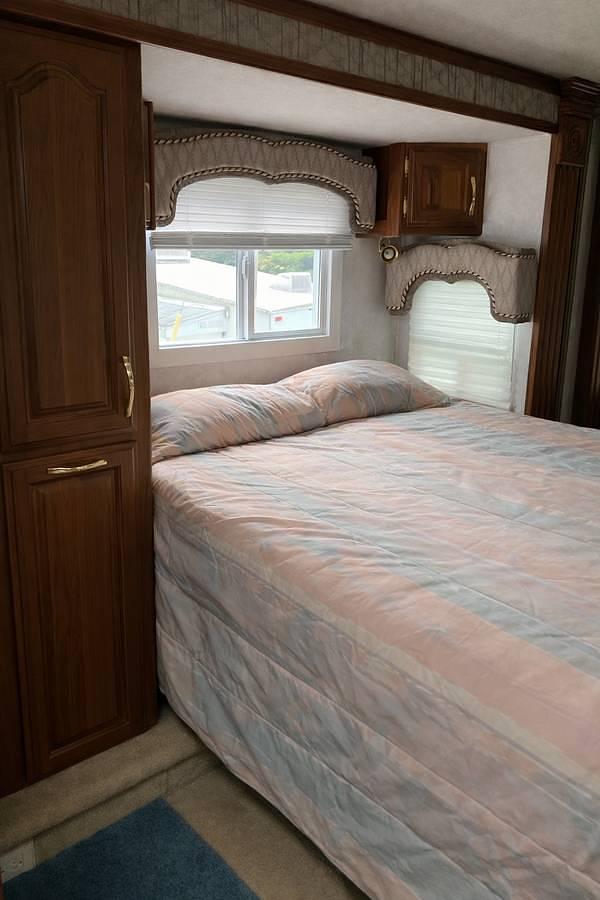 Used 2011 Fleetwood Avion