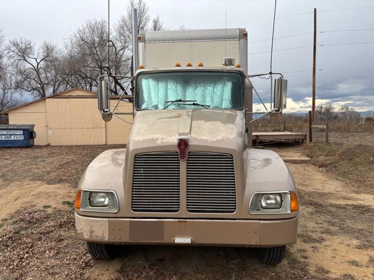 Used 2001 KENWORTH T300