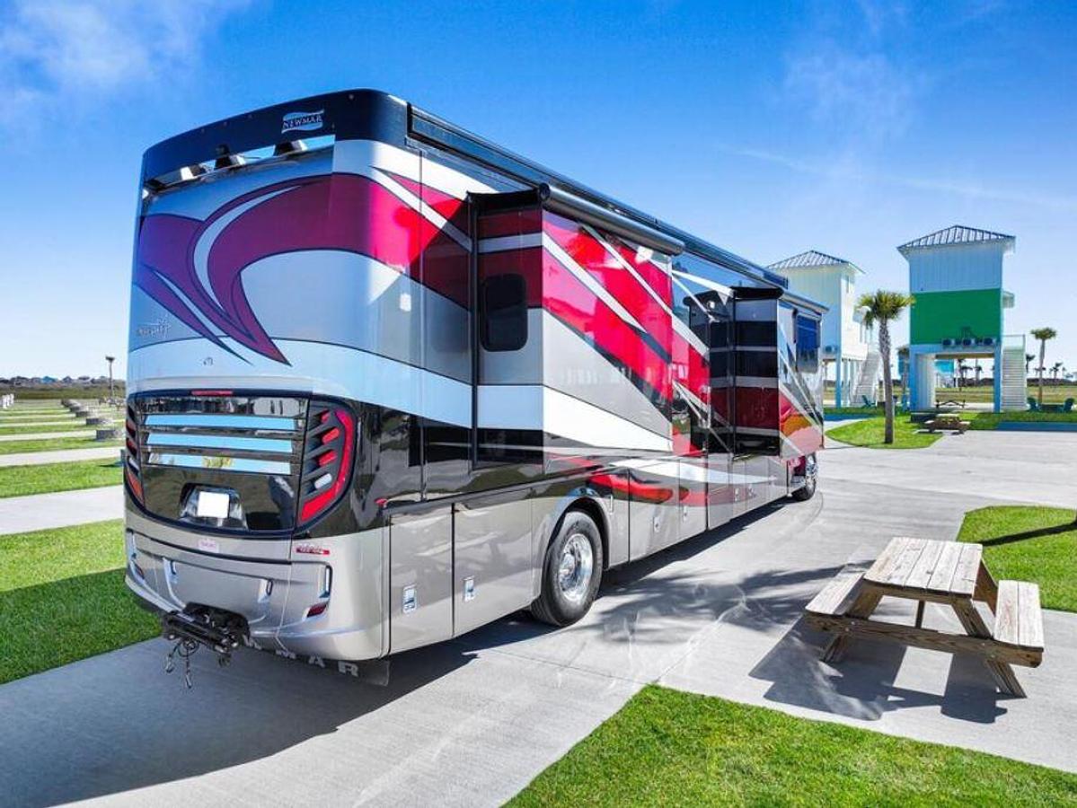 Used 2021 Newmar Super Star 4061