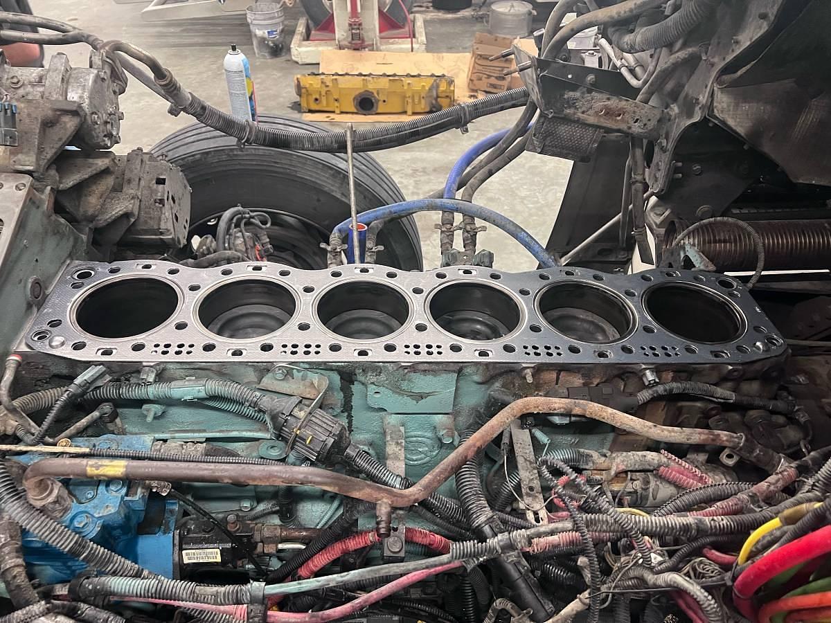 Used 2008 Freightliner Coronado 122SD