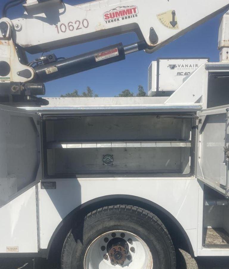 Used 2015 SUMMIT TRUCK BODIES 10620 MOUNTED ON 2015 FORD F750 XLT