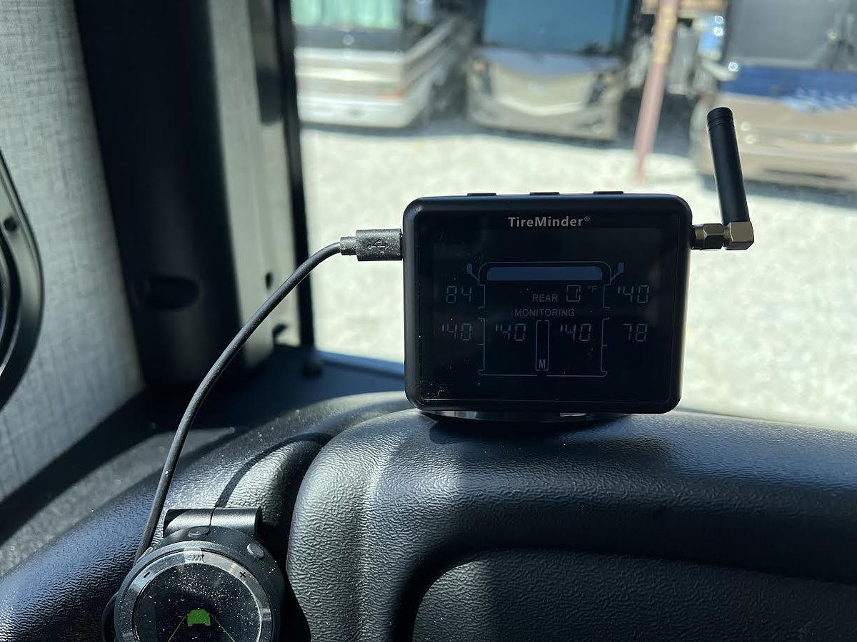 Used 2022 Fleetwood Discovery LXE 40M Class A Motorhome