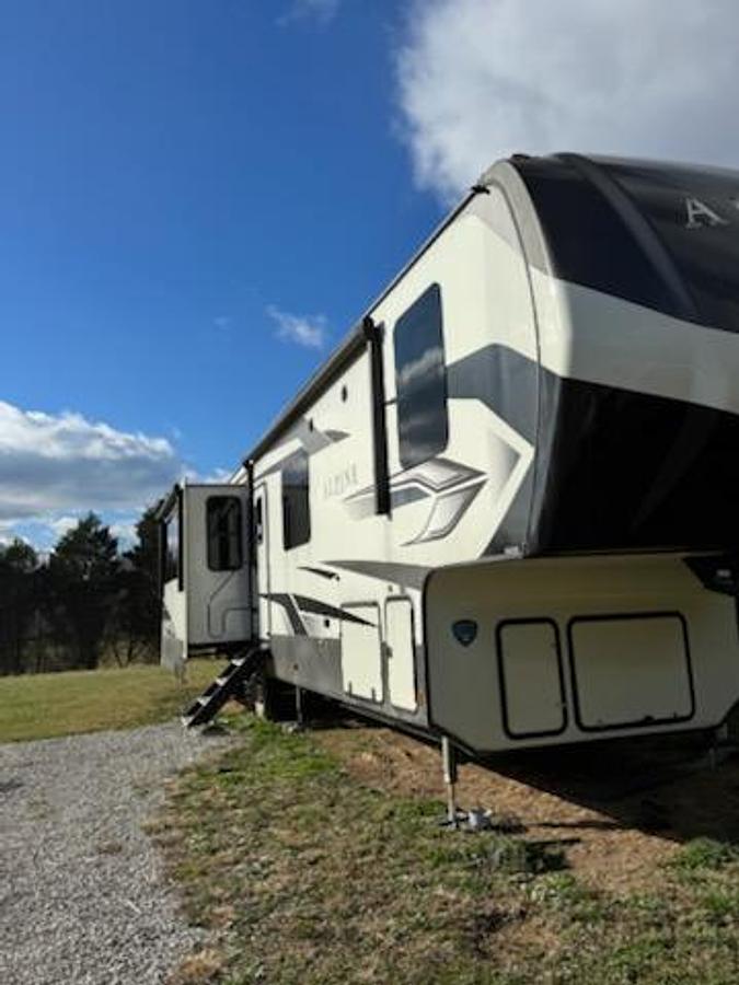 Used 2022 Keystone Alpine 3720MD