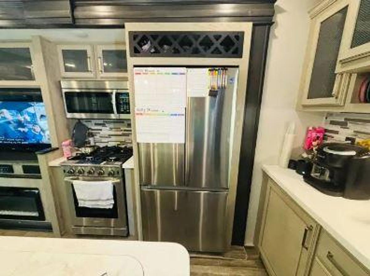 Used 2022 Keystone Alpine 3720MD