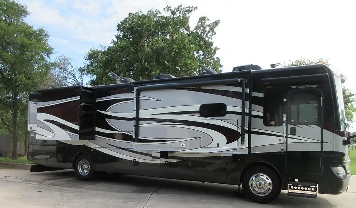 Used 2017 Fleetwood Pace Arrow LXE 38K Class A Motorhome