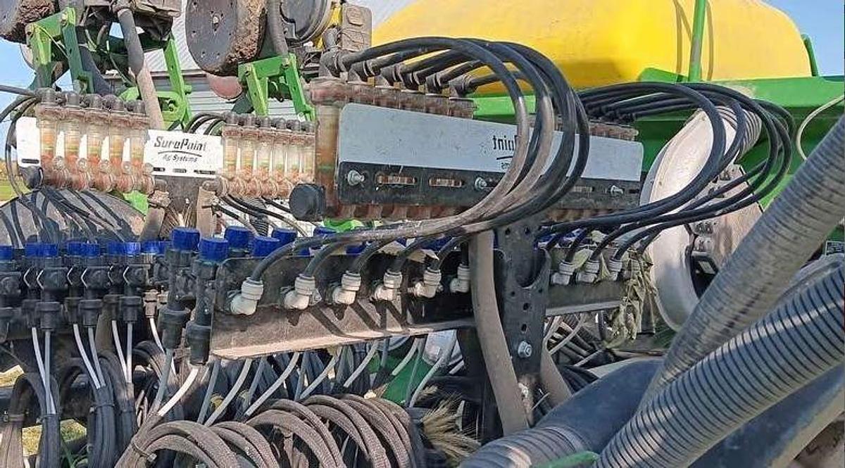 Used 2004 JOHN DEERE 1790 Planter