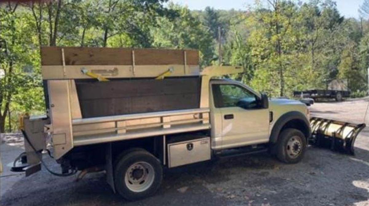 Used 2022 FORD F600 XLT Utility Truck