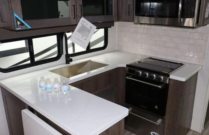 Used 2022 Alliance RV Valor 40V13
