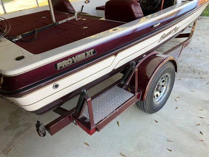Used 2003 18 Foot Bumble Bee Bass Boat