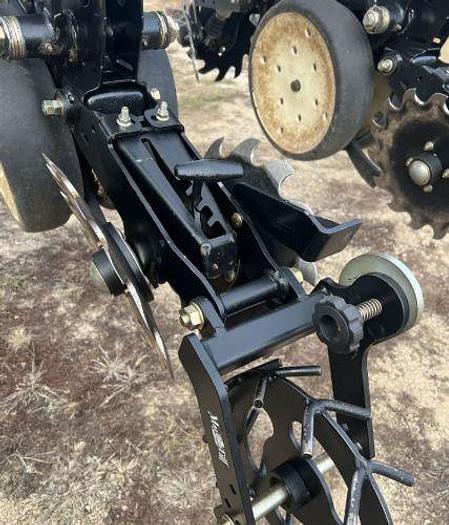 Used 2009 KINZE 3600 Planter