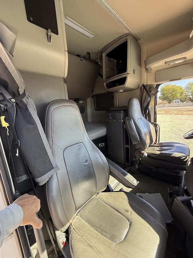 Used 2020 Volvo VNL 64T760 Conventional Sleeper Semi