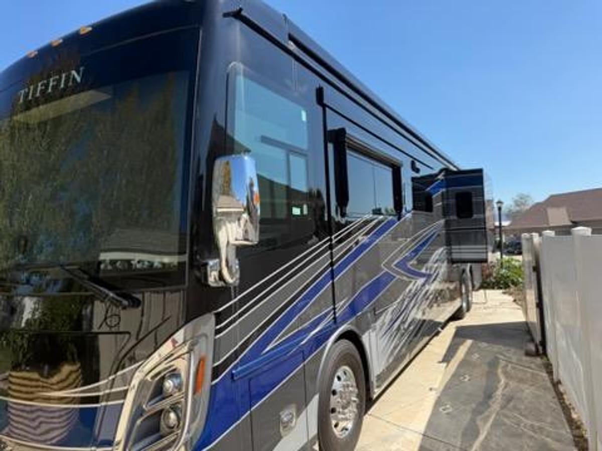 Used 2022 Tiffin Zephyr 45PZ