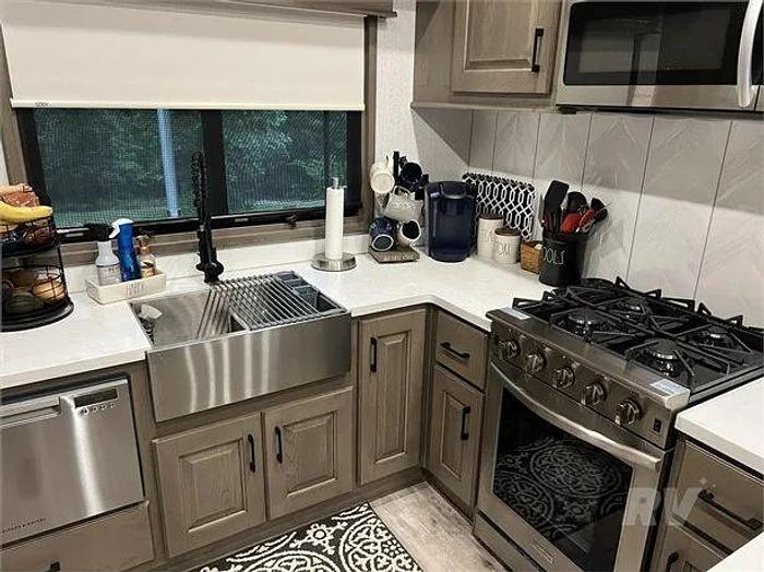 Used 2022 DRV MOBILE SUITES 41RKDB