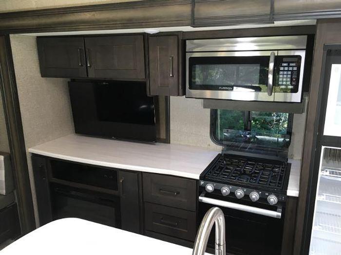 Used 2021 Grand Design Reflection 31MB