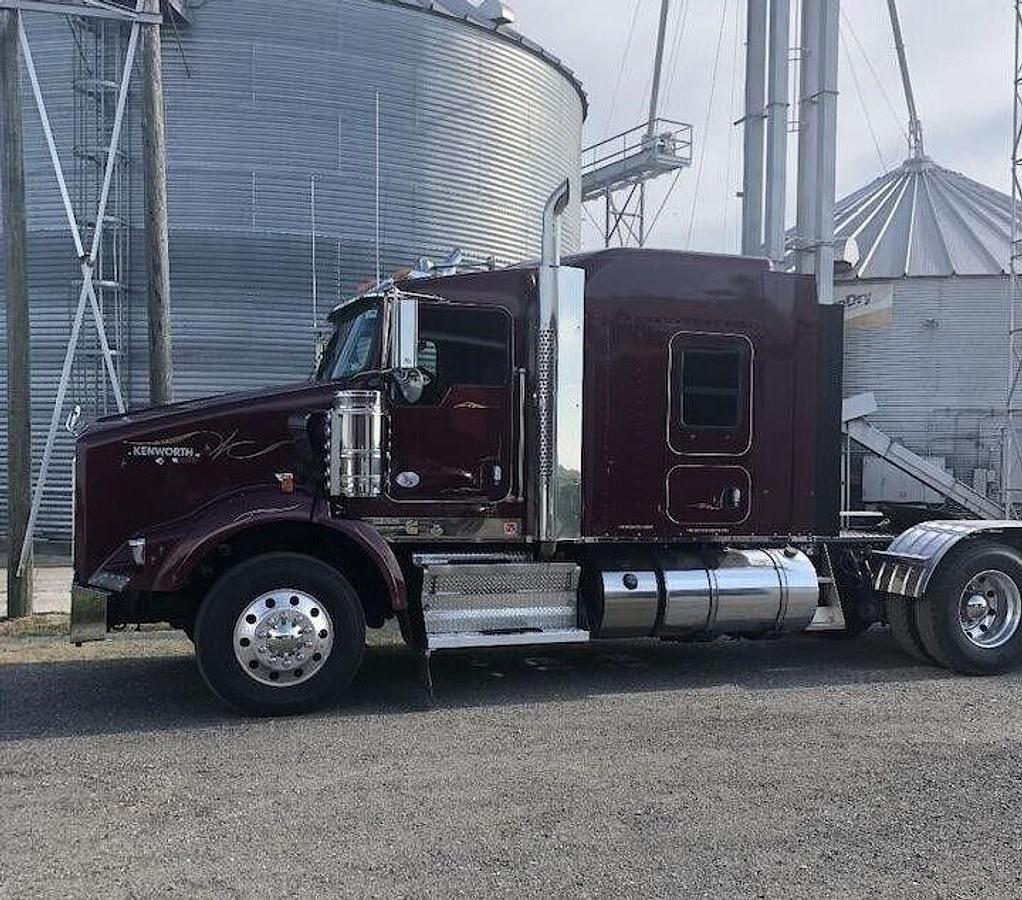 Used 2019 Kenworth T800 Conventional Sleeper Semi