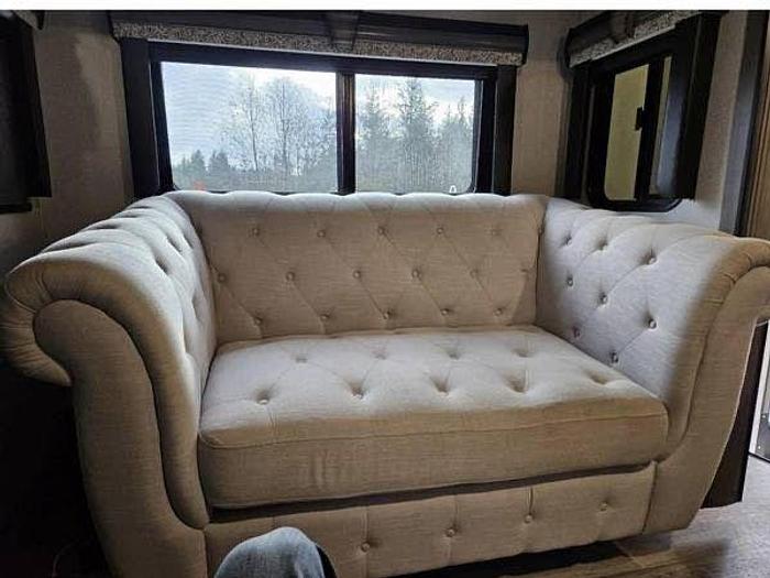 Used 2021 Keystone Montana 3762BP