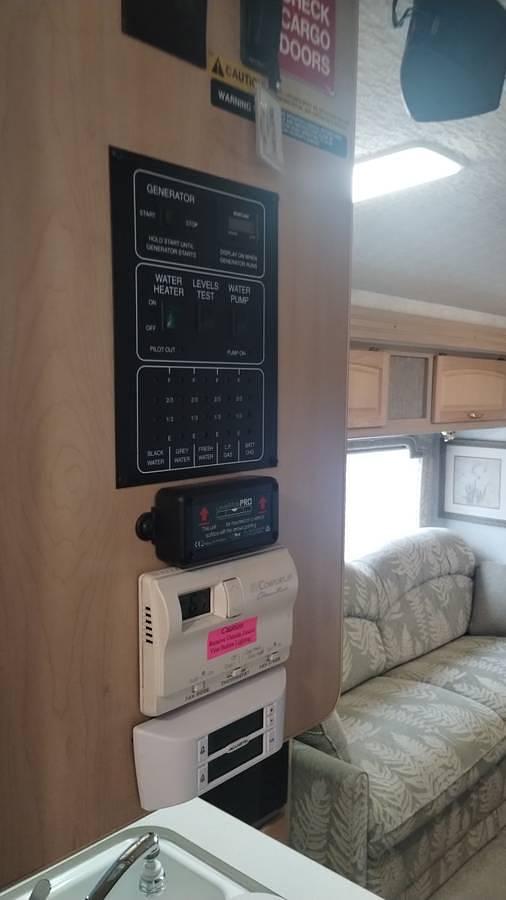 Used 2003 Itasca Sundancer 430V