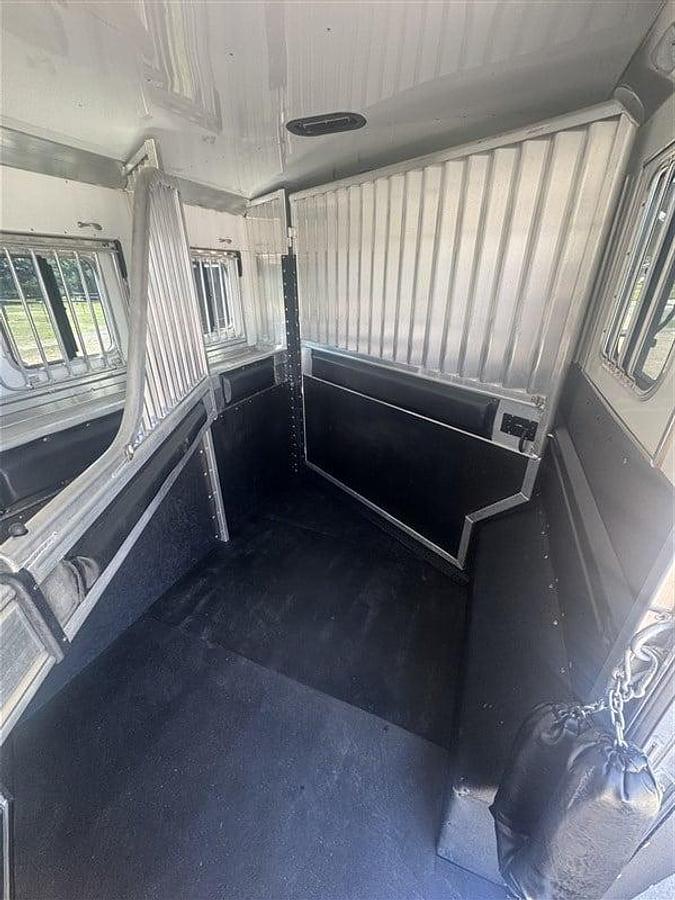 Used 2020 4 Star 3 Horse w/ Living Quarters