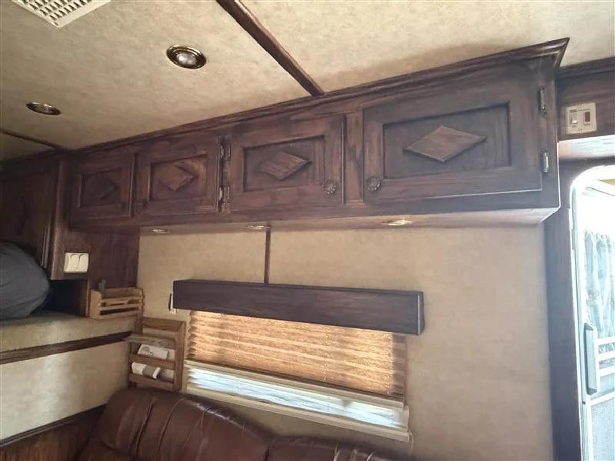 Used 1999 Elite 3 Horse LQ Trailer