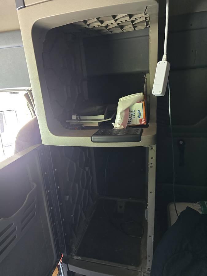 Used 2015 Freightliner Cascadia Conventional Sleeper Semi