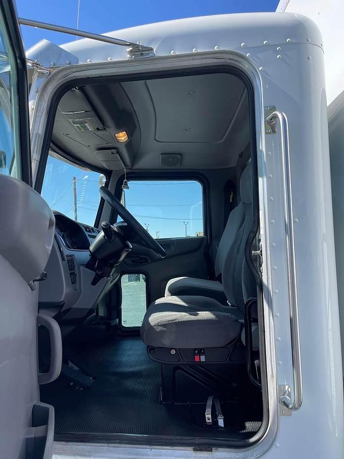 Used 2016 Peterbilt 330 Box Truck