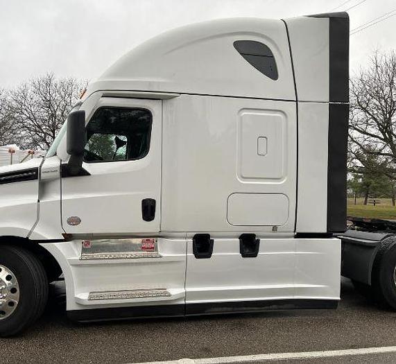 Used 2024 Freightliner CASCADIA 126