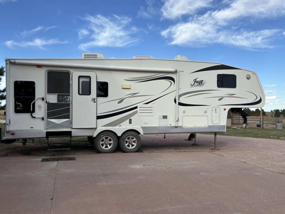 Used 2008 Thor Motor Coach Jazz Fifth Wheel