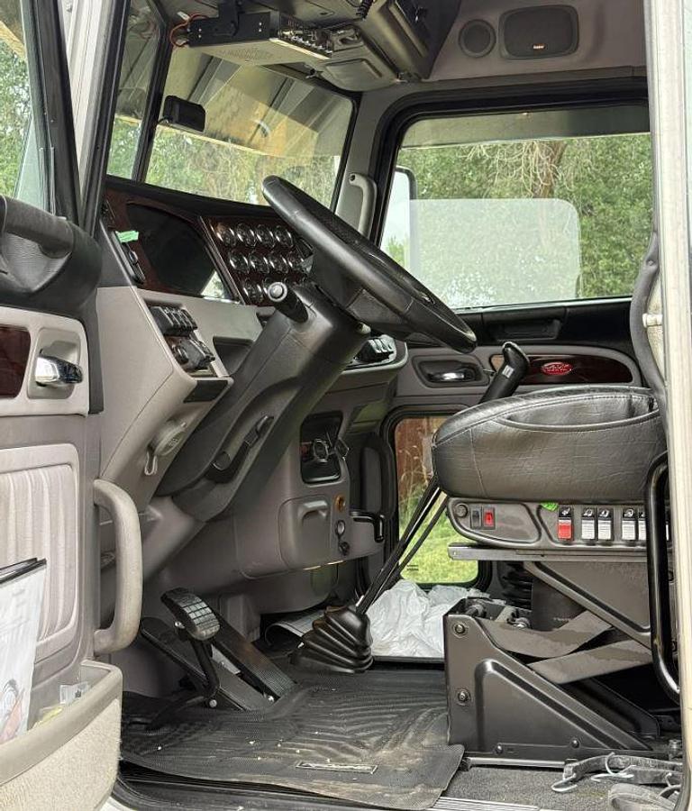 Used 2023 PETERBILT 389 Sleeper Semi Truck