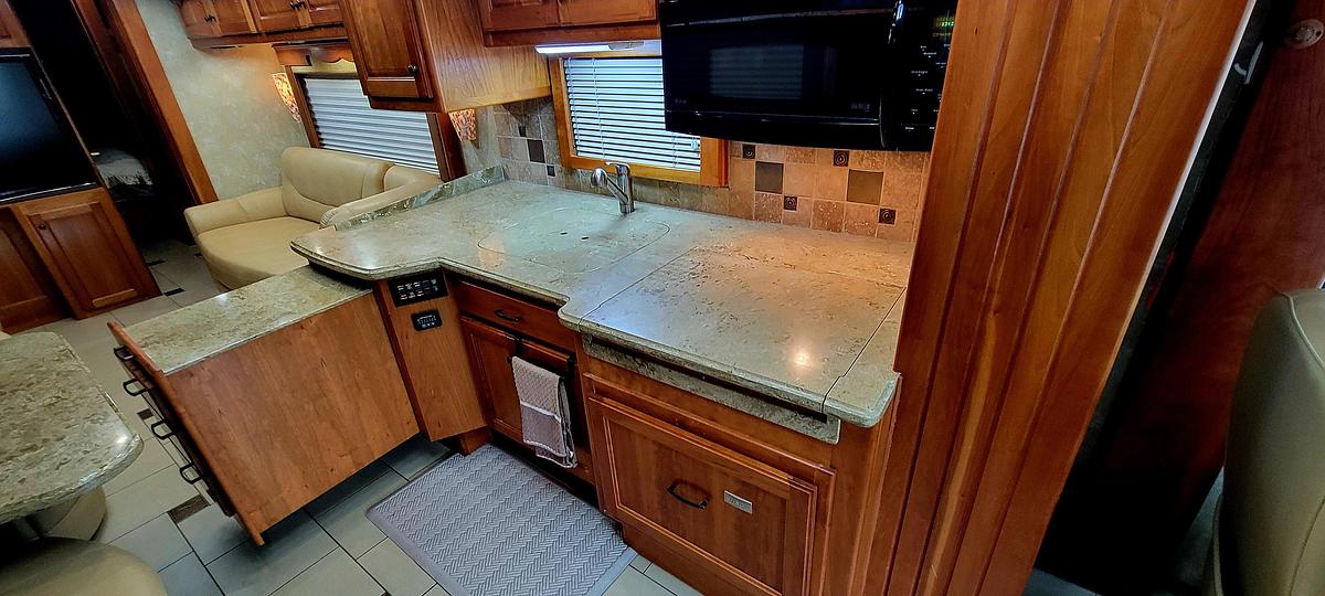 Used 2009 Country Coach Allure 470