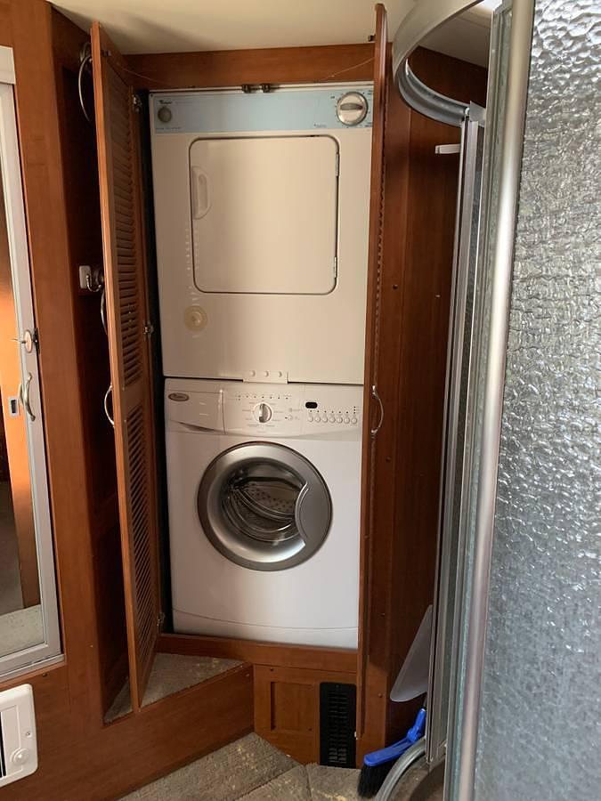 Used 2010 Fleetwood Discovery 40K