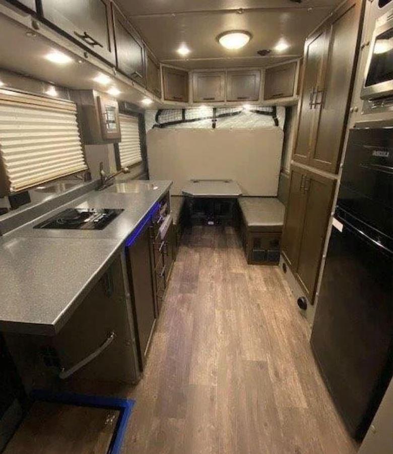 Used 2021 Volvo VNL64T300